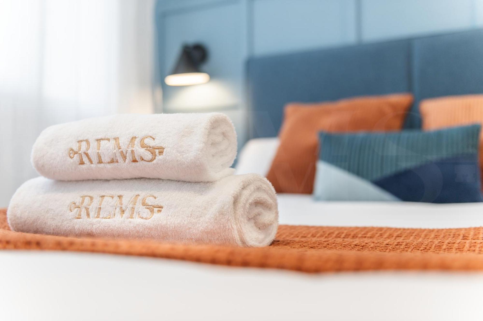 Modern & Stylish 3br In The Heart Of By Rems * Málaga